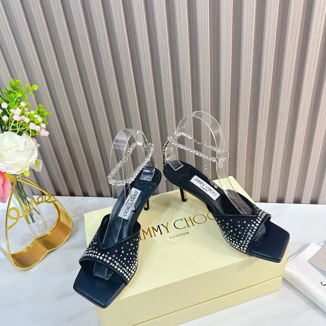 👟👟Ex-factory price 660👟👟 JIMMY CHOO (Jimmy CHOO) 💝💝💝 is a very comprehensive noble fashion lifestyle brand, with a series of women's high-heeled, medium-heeled, flat-heeled sandals with the same strap from major fashion bloggers and celebrities in Hong Kong and the United States.  The Australian pointed toe, round toe and square toe series are simply beautiful. Fall in love with elegance and playful sense of the future. Just by looking at them, you want to own them immediately, but you can really think about a pair of exquisite high heels~~~~~~~~~~~~~~~~~ 💝This series is specially designed for extraordinary and indifferent ladies, thus creating a unique overall effect, Jimmy Choo Design products that inspire women to move forward and show their charm💝💝💝 1⃣️Material: Imported genuine mesh hot diamond 2⃣️Inner: Imported Italian lambskin, super soft and delicate 3⃣️Outsole: Imported Italian original original color genuine leather outsole Heel height 6.5cm (10.0/8.5cm can be made) 4⃣️Code number: 35-39 (34.40.41.42 customized)